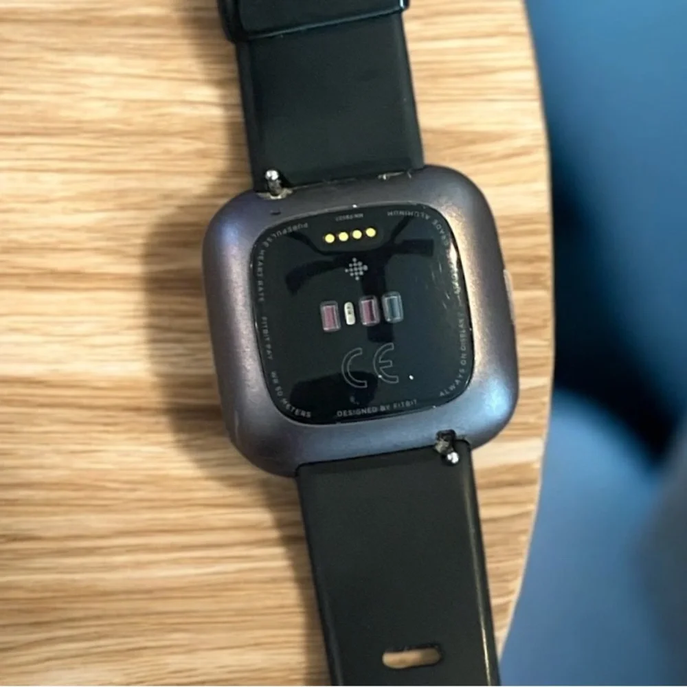 Fitbit Versa 2 Smartwatch Fitness Tracker with Small Black Band - Picture 2 of 3